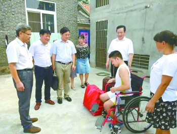 ����˰Ѱ����ݣ��γ����ζ������������һ�����߷�ο����̱ƶ������