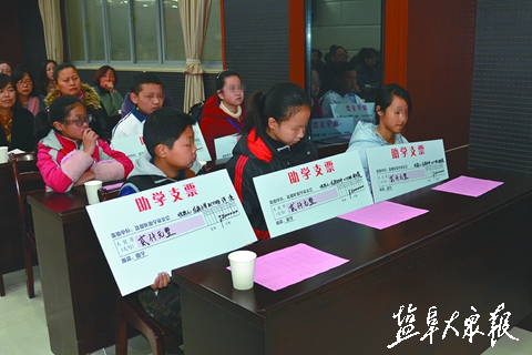 2017��11��30�����磬�γ����ζ���������������40.8��Ԫ ����300������ѧ���׶���